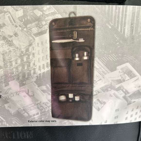 Reaction Kenneth Cole Hanging Travel Bag - Picture 5 of 9